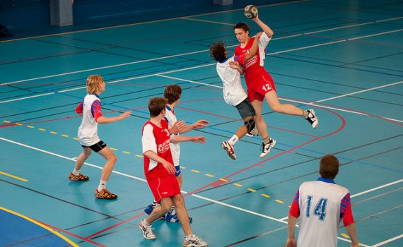 A data de nascimento é uma vantagem para se destacar no handebol?