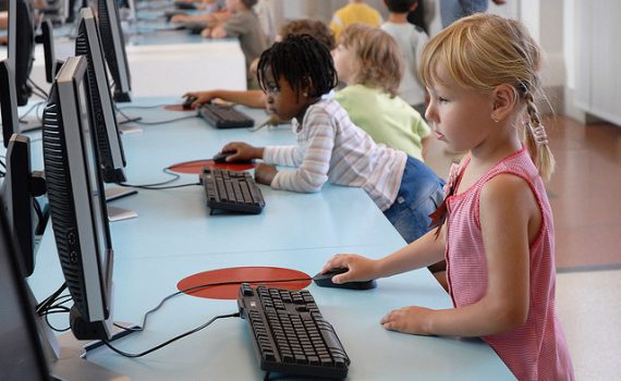 Artigo revê experiências e analisa o uso da internet na sala de aula