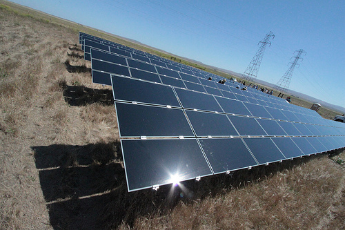 China planeja triplicar suas instalações de energia solar até 2017
