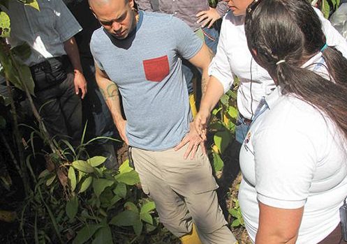 Calle 13 visita Equador para mostrar a mão negra da Chevron