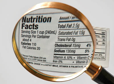FDA muda formato de etiquetas para destacar conteúdo de calorias e açúcar nos alimentos