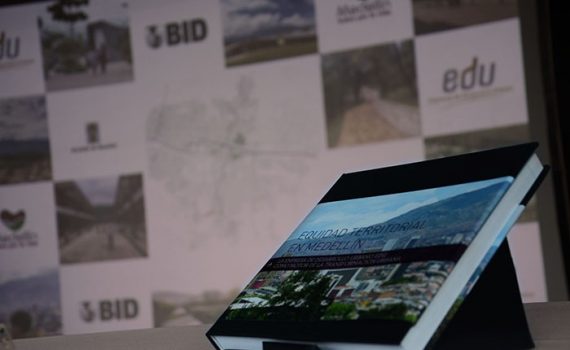 Livro analisa obras que transformaram a cidade de Medellín, na Colômbia