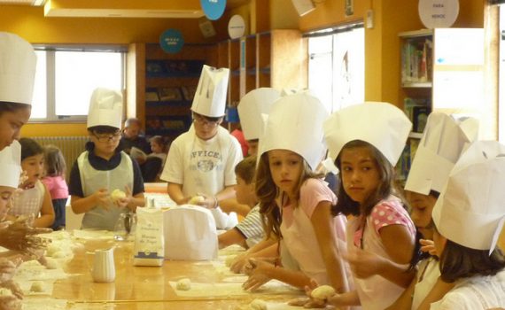 Crianças que aprendem a cozinhar podem comer alimentos mais saudáveis
