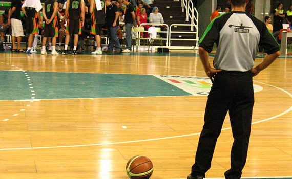 Estudo revela necessidade de melhorar as habilidades psicológicas entre os árbitros de basquete espanhóis