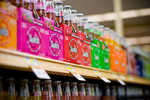 Rótulos com advertências poderiam ajudar a reduzir a venda de bebidas açucaradas