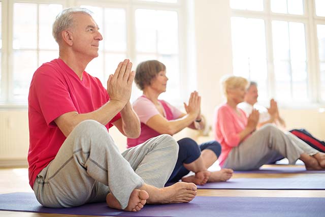 Praticar yoga pode prevenir hipertensão