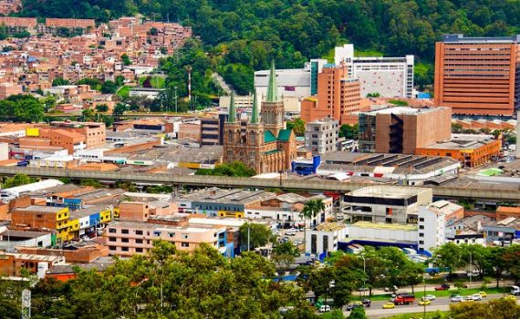 Ex-prefeito de Medellín reconhece a relação existente entre a política e o desenvolvimento urbano