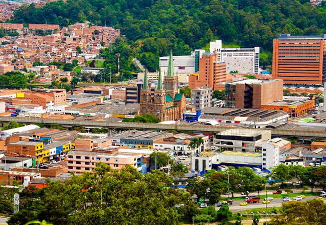 Ex-prefeito de Medellín reconhece a relação existente entre a política e o desenvolvimento urbano