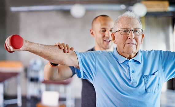 Exercícios podem evitar problemas de mobilidade entre idosos com obesidade