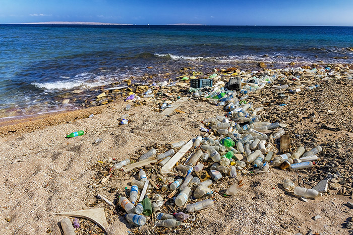 Embalagens inúteis que poluem os oceanos