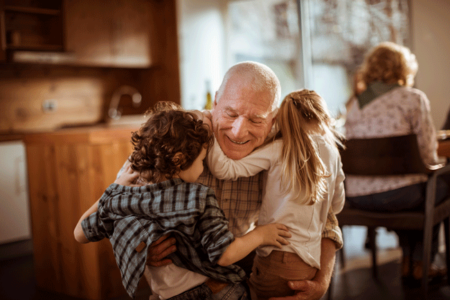 Cada vez mais, avós dedicam-se ao cuidado de seus netos