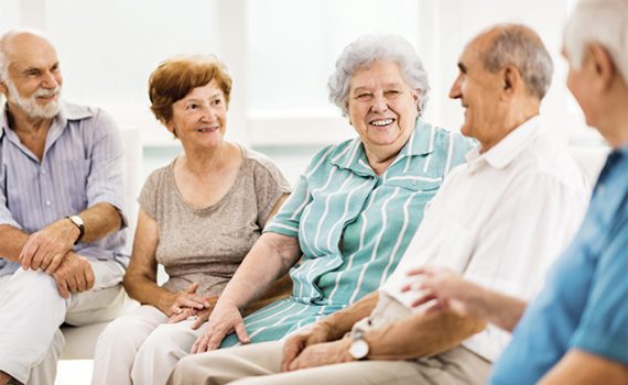 Melhorar a vida de pessoas com demência por meio de terapias de grupo