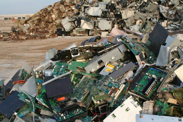 China deixa de ser o principal contêiner de lixo eletrônico do mundo