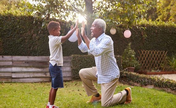 Benefícios da relação entre avós e netos