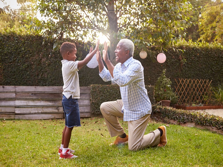 Benefícios da relação entre avós e netos