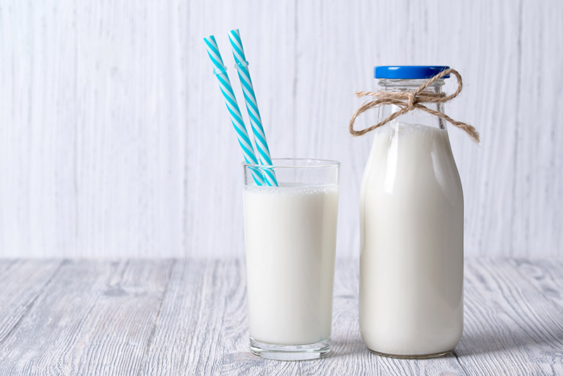 O consumo de leite poderia diminuir o risco de sofrer câncer de cólon