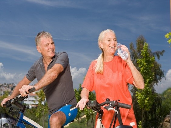 Água e exercício beneficiam a mente de idosos