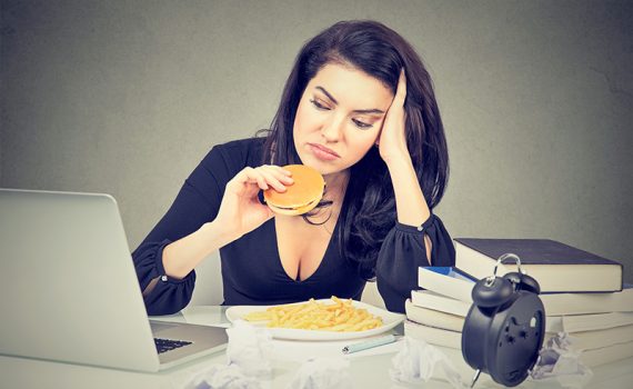 Dieta pouco nutritiva poderia causar depressão