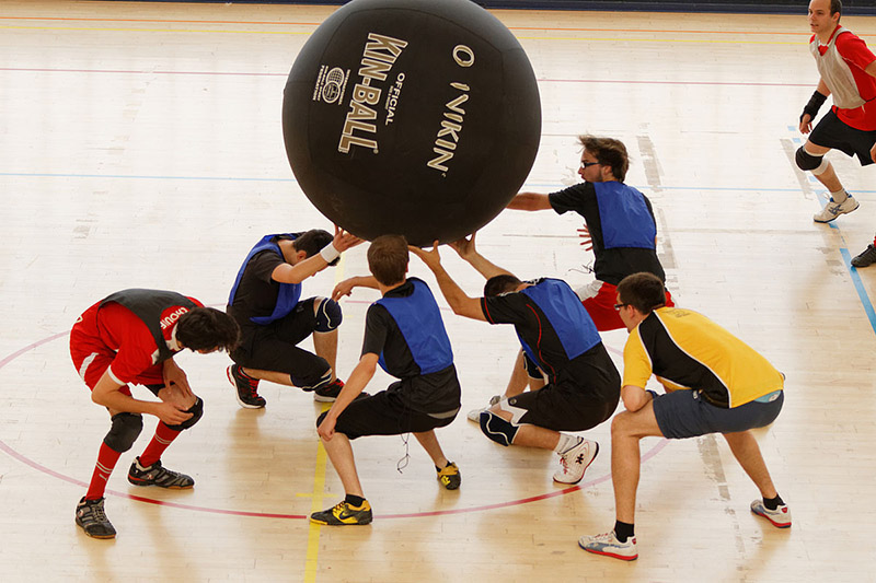 Kin-Ball e Floorball, esportes alternativos para a educação física