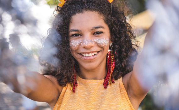 Estudantes criam glitter e confete ecológicos para o carnaval