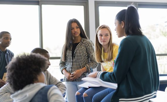 Promover a participação de estudantes na escola