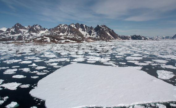 O gelo continua derretendo no Ártico, cada vez mais rápido