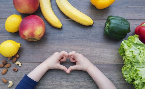 Ensinar as crianças a comer frutas e verduras