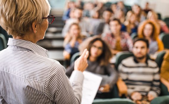 Número de estudantes em Medicina aumenta 21% na Inglaterra