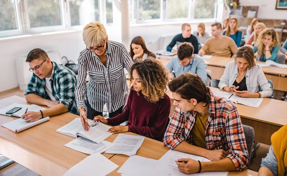 Quais tendências educacionais são úteis e quais são prejudiciais aos estudantes?