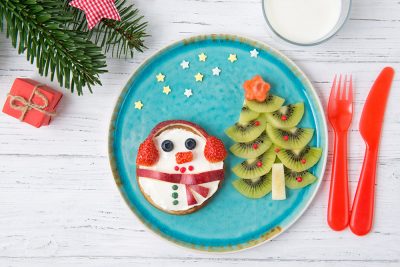 christmas-pancakes-in-a-shape-of-snowman-made-of-fresh-fruits-and-berries-and-kiwi-christmas-tree-healthy-food-for-kids-ideas-top-view