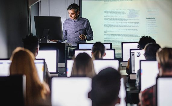 Aliança para a digitalização de centros educativos na Espanha