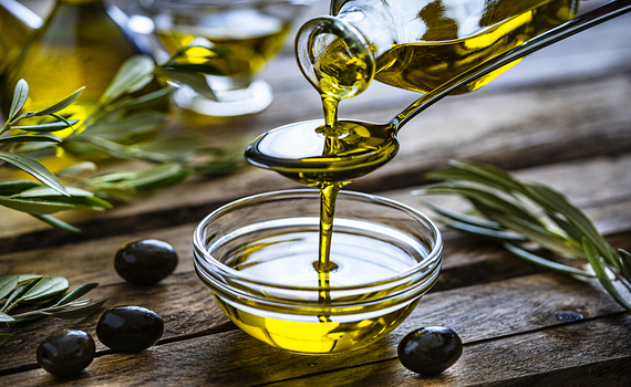 Foi demonstrado que o azeite de oliva tem efeitos positivos sobre a saúde e o bem-estar