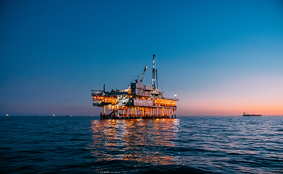 beautiful-dusk-sky-over-an-offshore-oil-drilling-close-to-huntington-beach