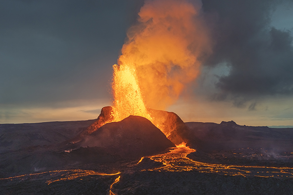 Uma série de erupções vulcânicas perturba a Islândia