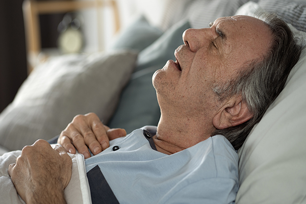 Será a apneia do sono um fator desencadeante da doença de Alzheimer em adultos mais velhos?