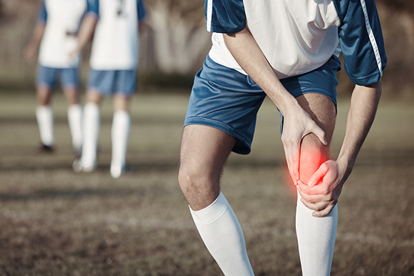 Um jogador de futebol profissional com uma lesão do LCA. 