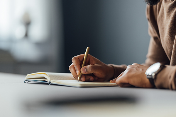 Melhorando seu desempenho acadêmico por meio da leitura e da redação criativa