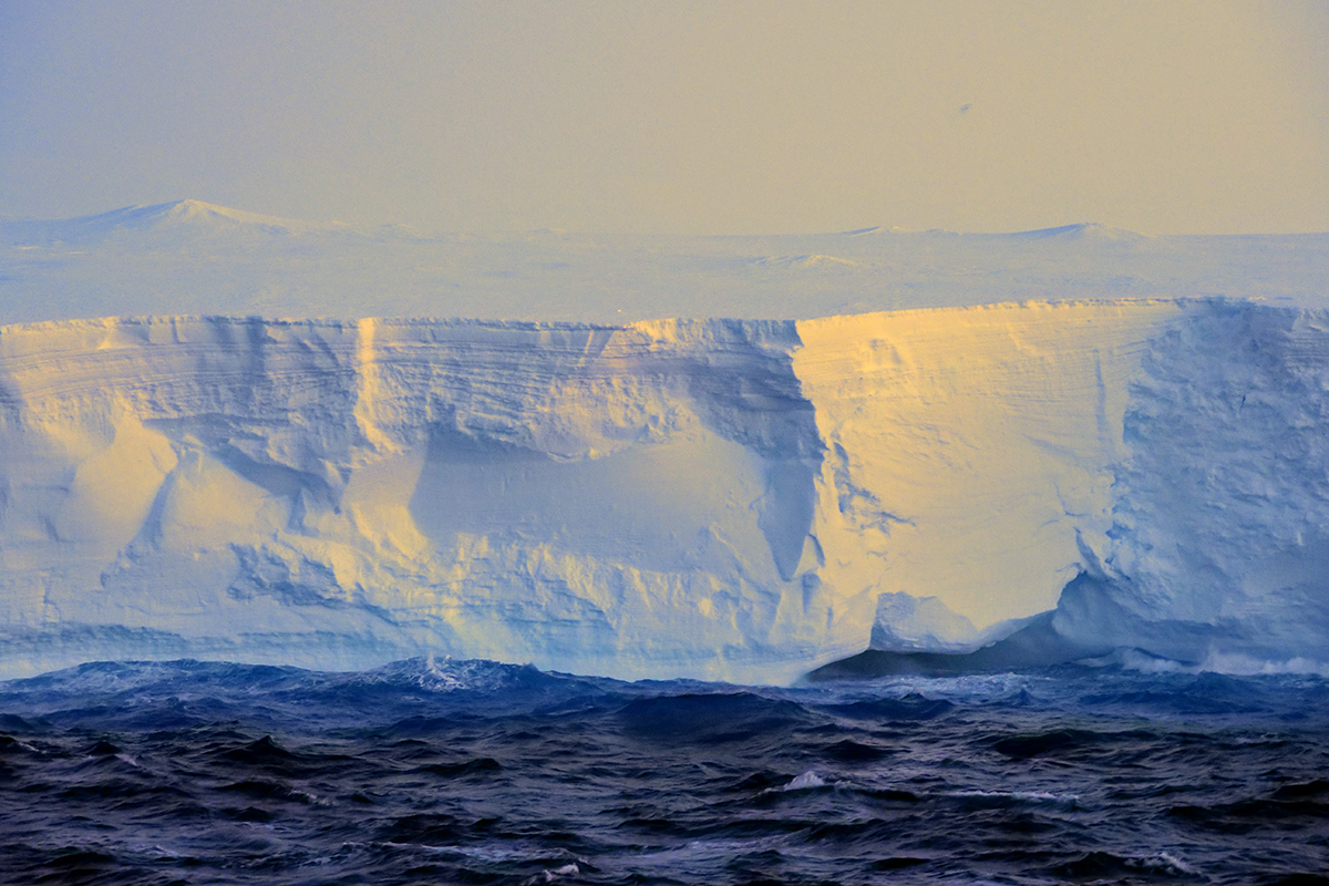 Mudança climática na Antártica, foto do Iceberg A23a.