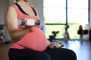 Programa de ejercicios físicos supervisado durante el embarazo puede evitar el exceso de aumento de peso