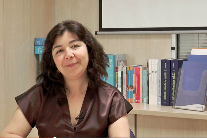 Profesora-Alejandra-grafologia-funiber