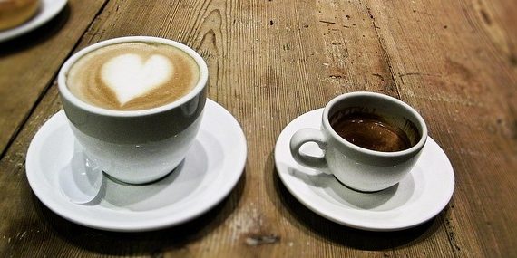 Tomar café en forma moderada en el embarazo podría no dañar el CI del bebé