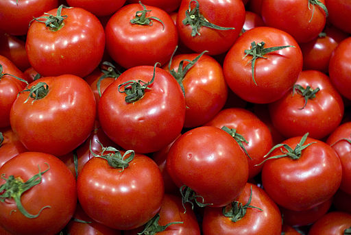 Restos de tomates se convierten en bioplástico