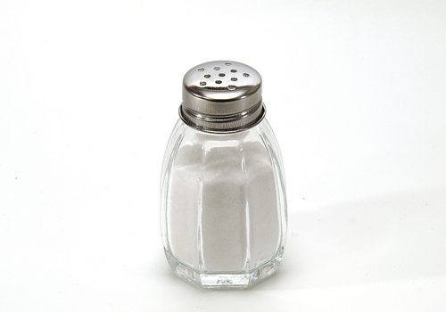 FDA recomienda reducir sal en alimentos