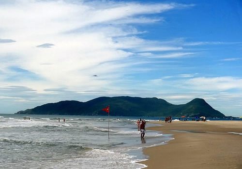 Playas de Brasil contaminadas con virus y bacterias