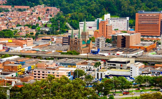 Ex Alcalde de Medellín reconoce la relación existente entre la política y el desarrollo urbano