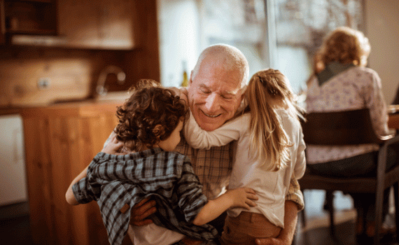 Cada vez más abuelos se dedican al cuidado de sus nietos