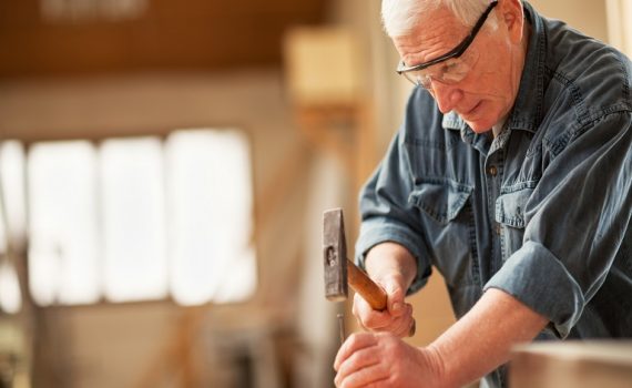 Chile busca inclusión laboral para personas adultas mayores