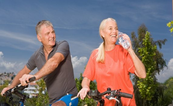 Agua y ejercicio favorecen la mente en personas adultas mayores
