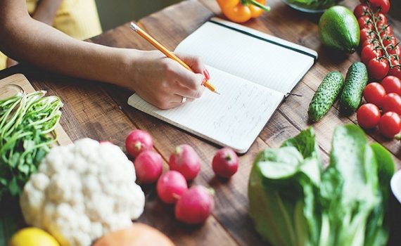 Tesis: Guía alimentar para jóvenes con ‘huesos de cristal’