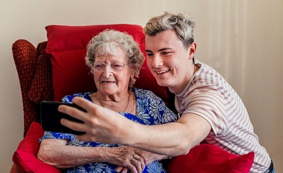 Los beneficios del voluntariado con personas mayores